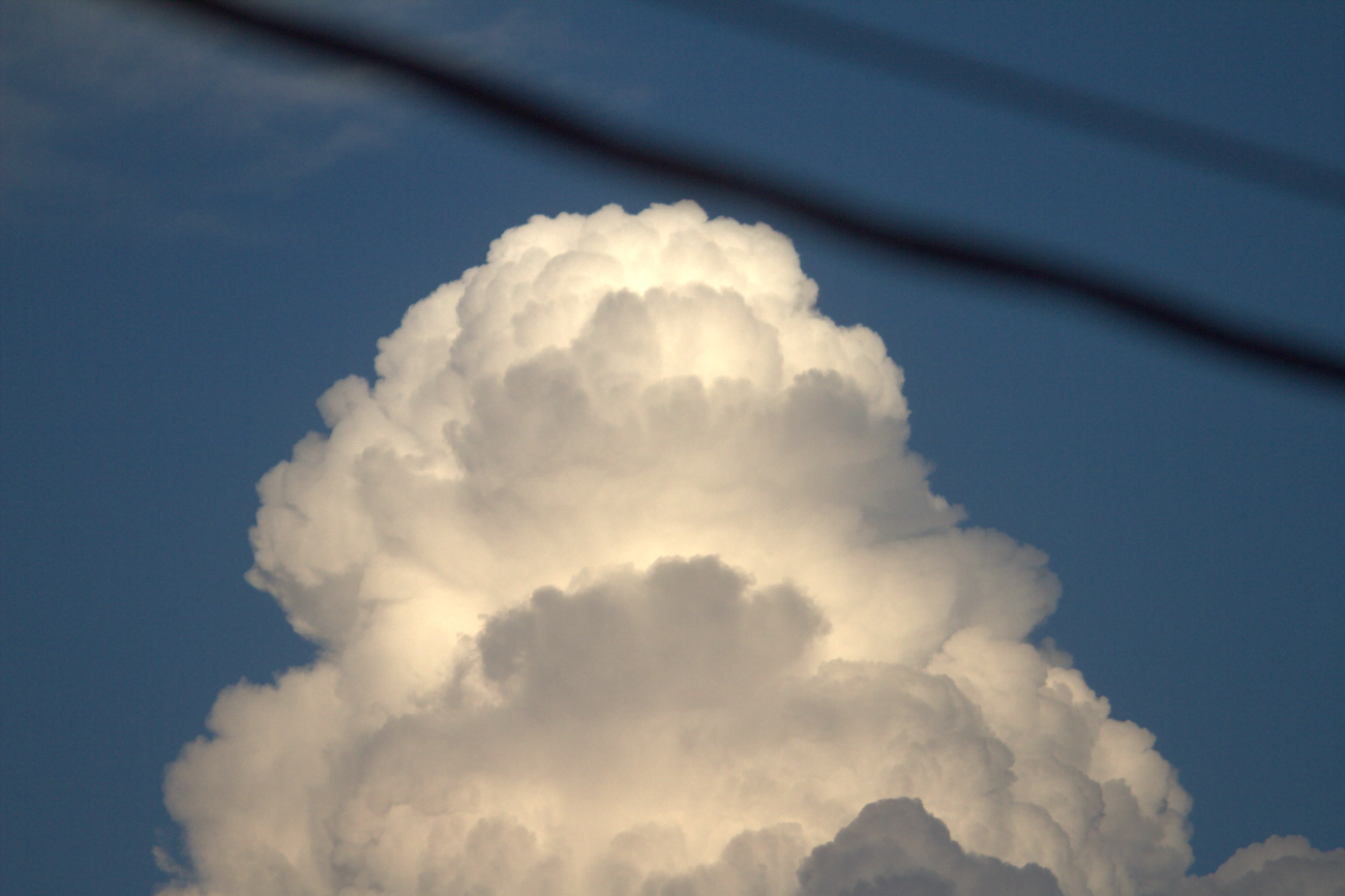 A photo of a cloud.